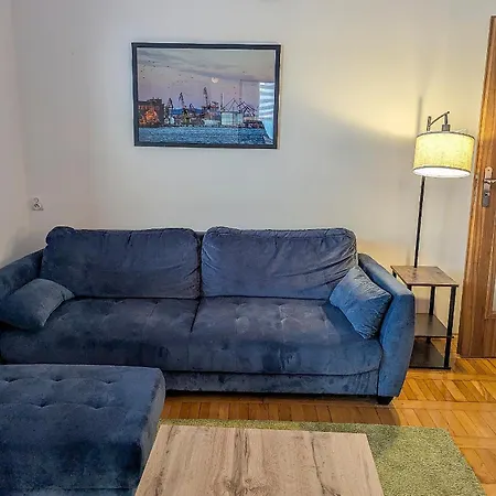 Blue Moon Apartment *